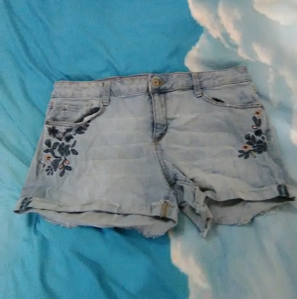 Arizona Jean Co. Jean Shorts w/ Embroidery